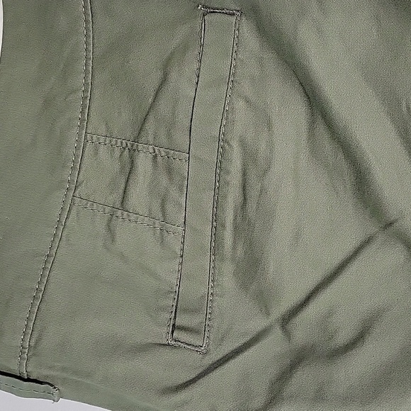 Old Navy Womens Everday Kahki Shorts Dark Green Size 14 - Picture 12 of 12